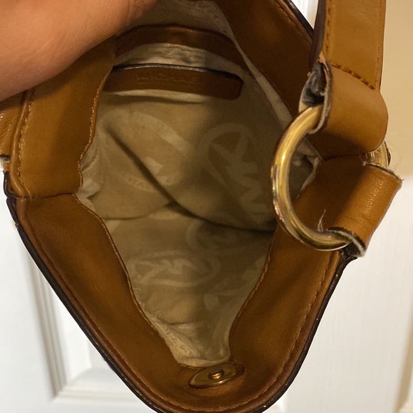 Micheal Kors crossbody bag - Picture 6 of 7